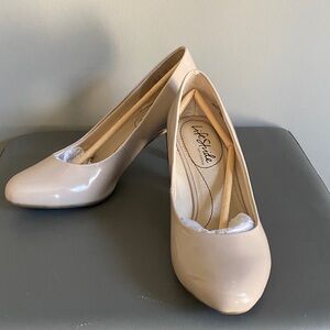Life Stride Classic Beige Heels